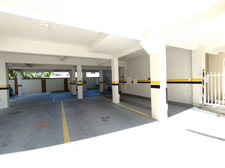 Apartamento 400m da Praia de Bombas - 2 dorms 6 pessoas