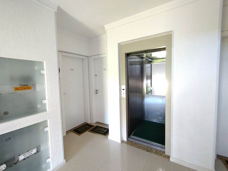 Apartamento 400m da Praia de Bombas - 2 dorms 6 pessoas