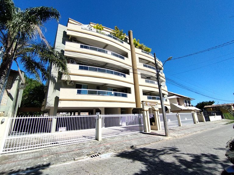 Apartamento pertinho da Praia de Bombas - 2 dorms 6 pessoas