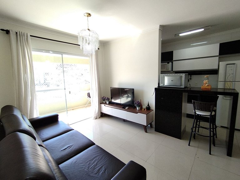 Apartamento 400m da Praia de Bombas - 2 dorms 6 pessoas