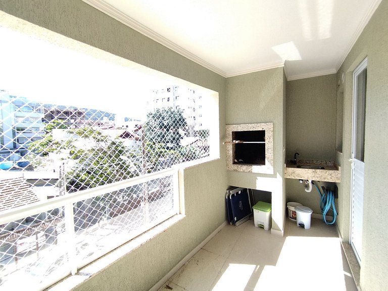 Apartamento 400m da Praia de Bombas - 2 dorms 6 pessoas