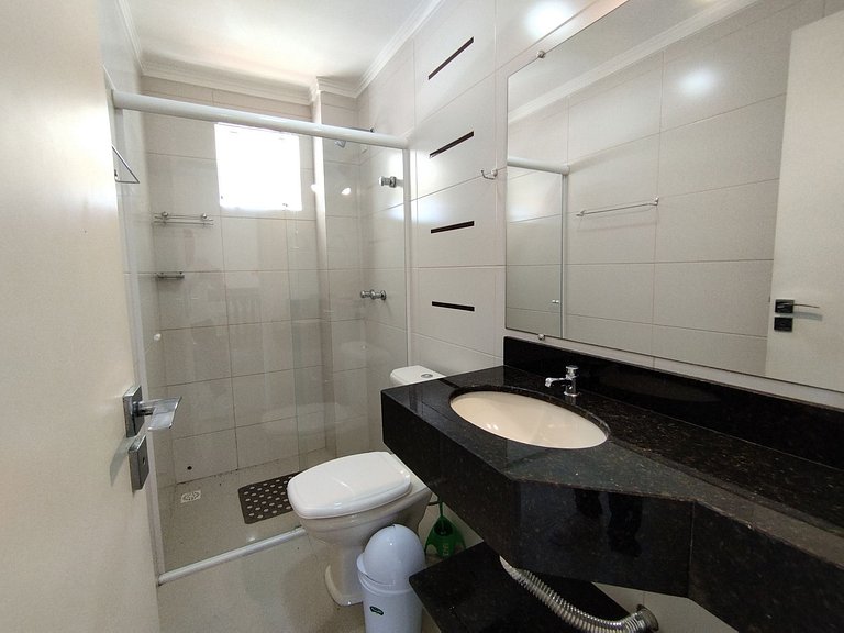 Apartamento 400m da Praia de Bombas - 2 dorms 6 pessoas