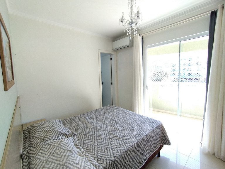 Apartamento 400m da Praia de Bombas - 2 dorms 6 pessoas