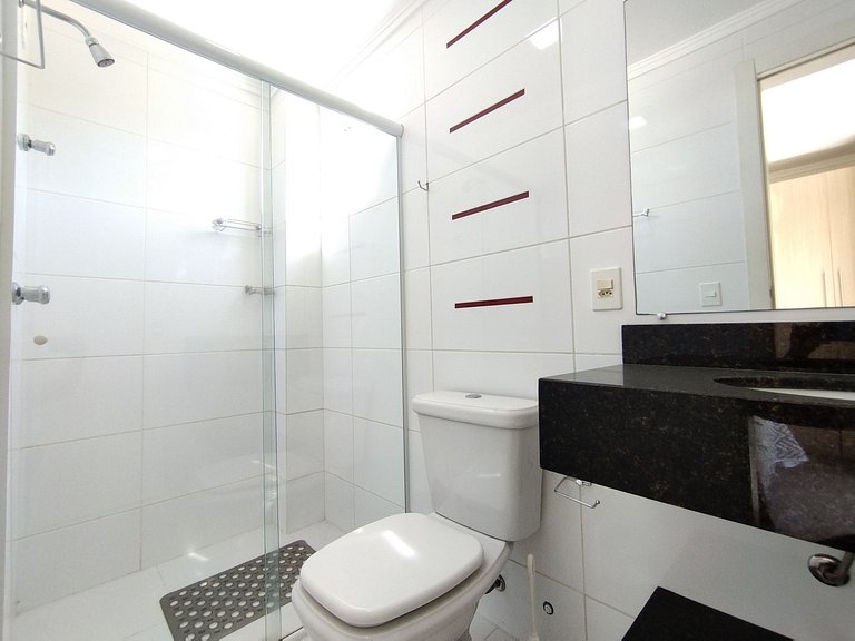 Apartamento 400m da Praia de Bombas - 2 dorms 6 pessoas