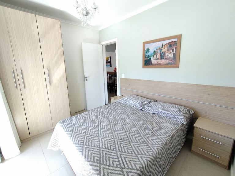 Apartamento 400m da Praia de Bombas - 2 dorms 6 pessoas