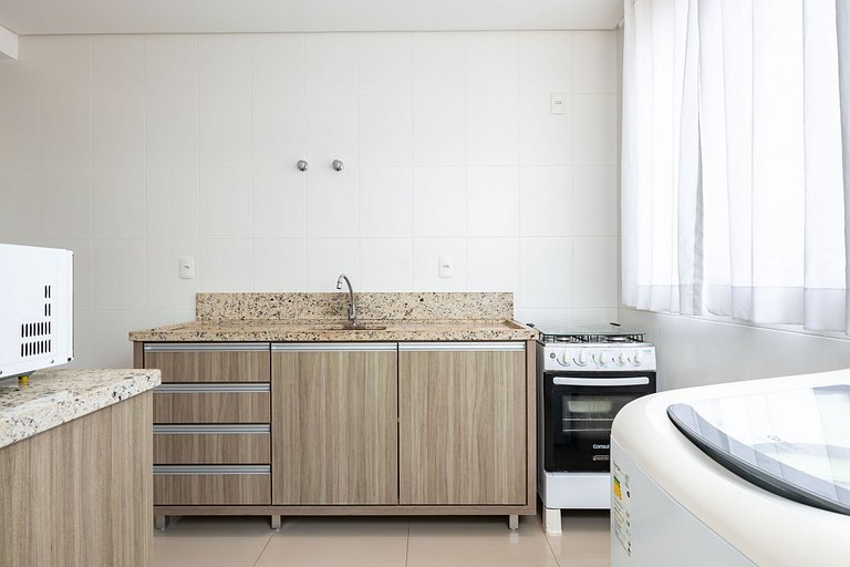 Amplo apartamento, pertinho da Praia de Bombas - 3 dorms 8 p