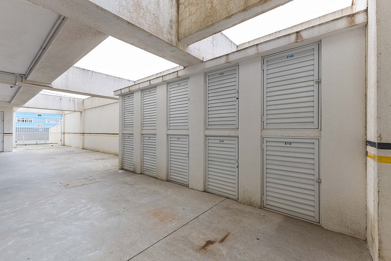Amplo apartamento, pertinho da Praia de Bombas - 3 dorms 8 p