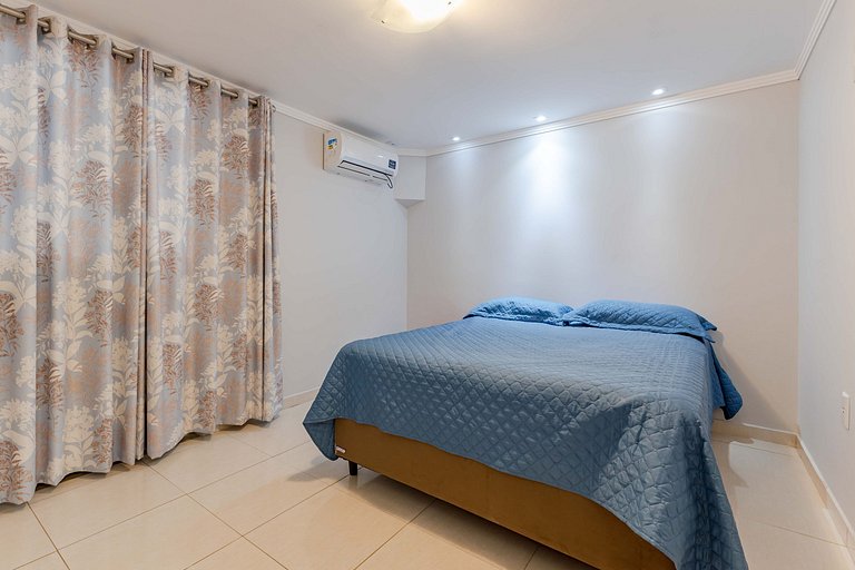 Triplex 200m da praia de Bombas