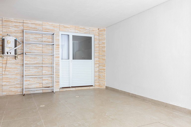 Triplex 200m da praia de Bombas