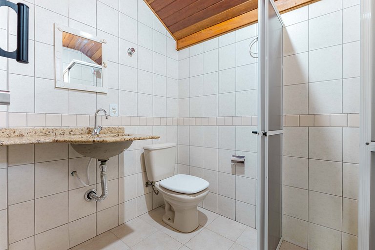 Triplex 200m da praia de Bombas