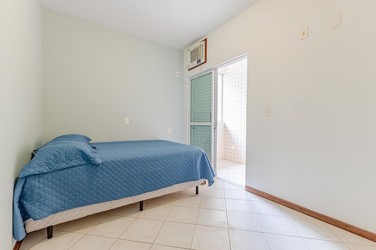 Triplex 200m da praia de Bombas