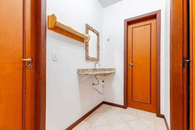 Triplex 200m da praia de Bombas