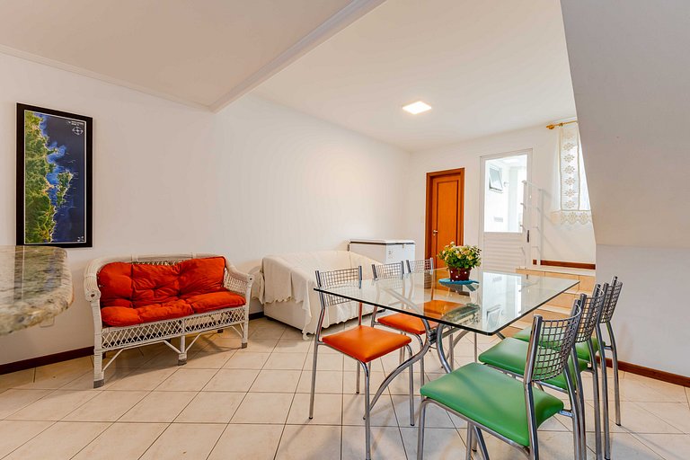 Triplex 200m da praia de Bombas