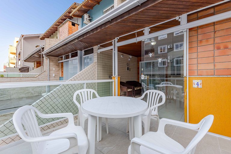 Triplex 200m da praia de Bombas