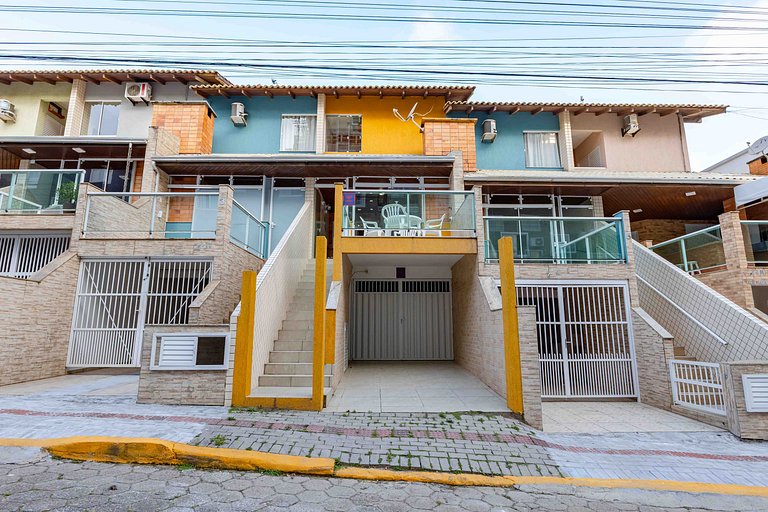 Triplex 200m da praia de Bombas