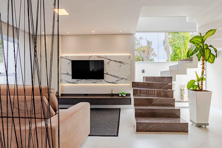 Maravilhosa casa alto padrão na praia de Zimbros