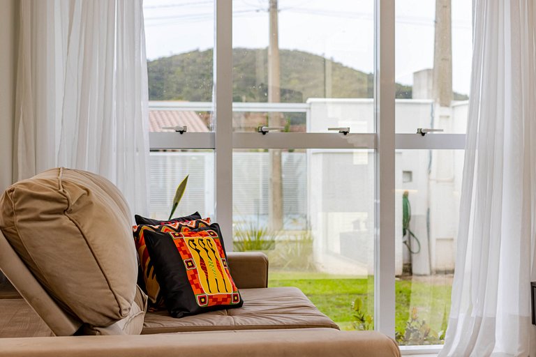 Maravilhosa casa alto padrão na praia de Zimbros