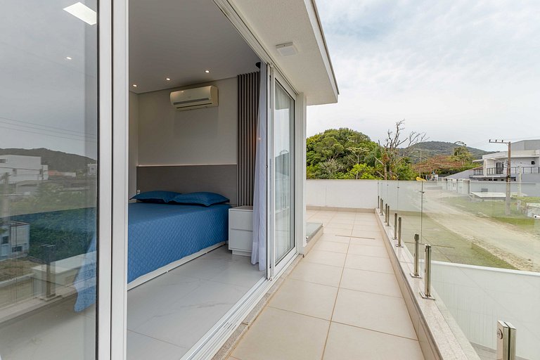 Maravilhosa casa alto padrão na praia de Zimbros