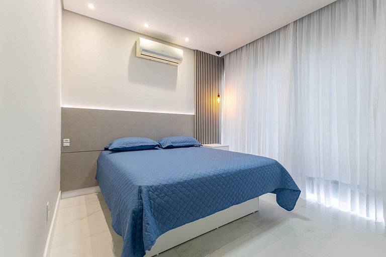 Maravilhosa casa alto padrão na praia de Zimbros