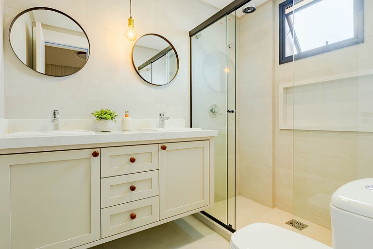 Apartamento alto padrão com piscina em Bombinhas