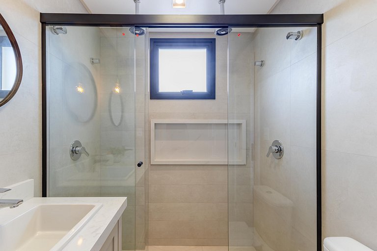 Apartamento alto padrão com piscina em Bombinhas