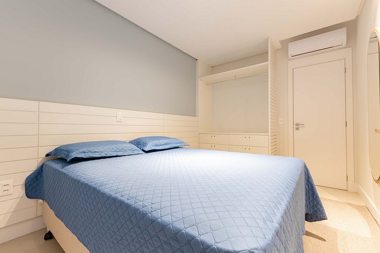 Apartamento alto padrão com piscina em Bombinhas