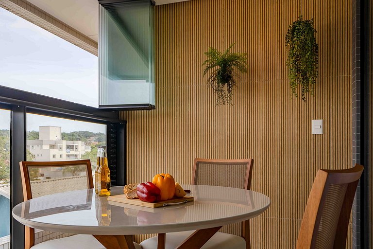 Apartamento alto padrão com piscina em Bombinhas