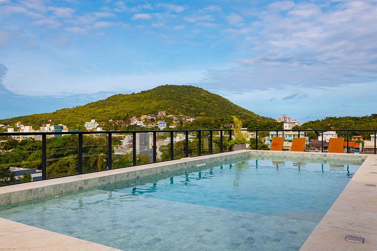 Apartamento alto padrão com piscina em Bombinhas