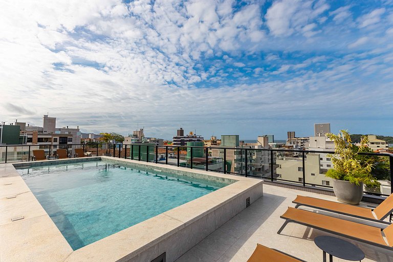Apartamento alto padrão com piscina em Bombinhas