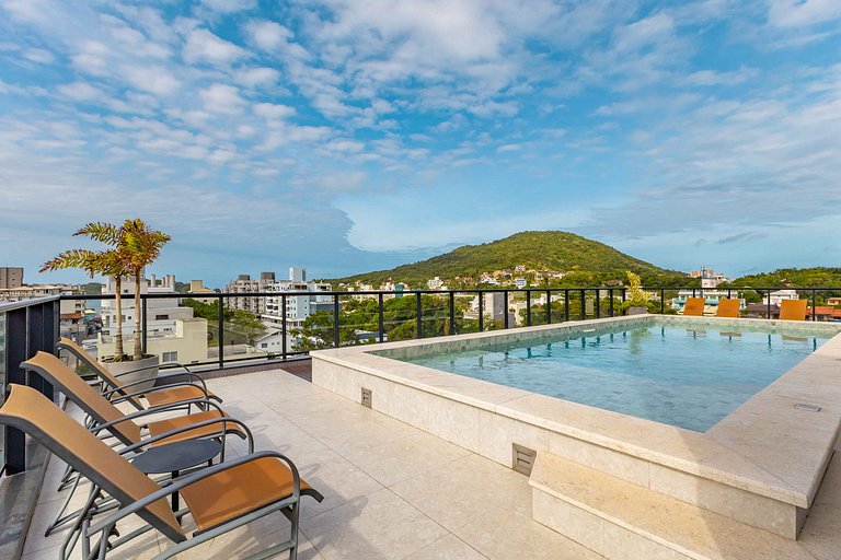Apartamento alto padrão com piscina em Bombinhas