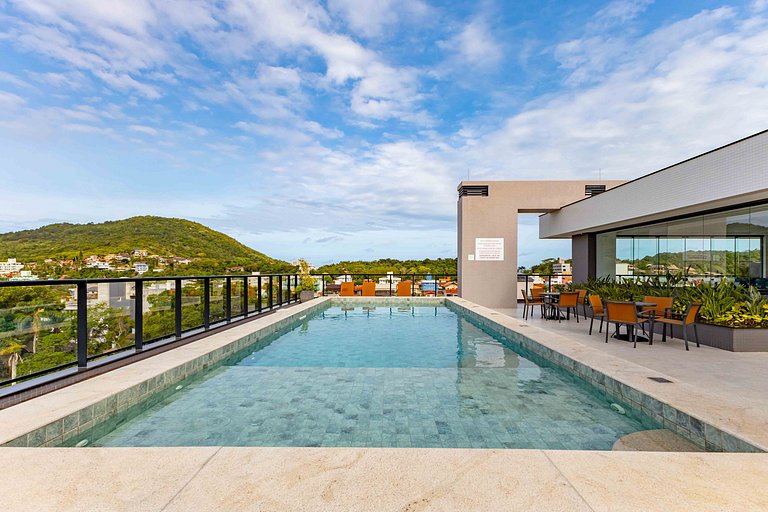 Apartamento alto padrão com piscina em Bombinhas