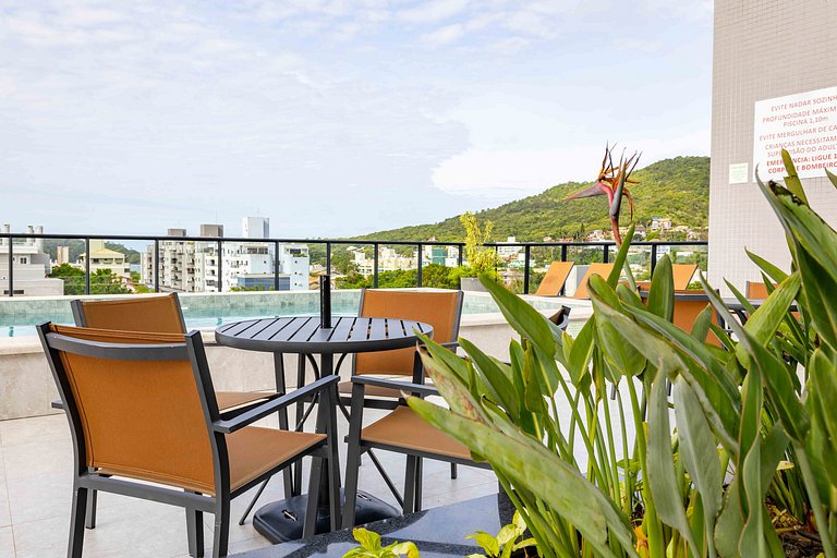 Apartamento alto padrão com piscina em Bombinhas