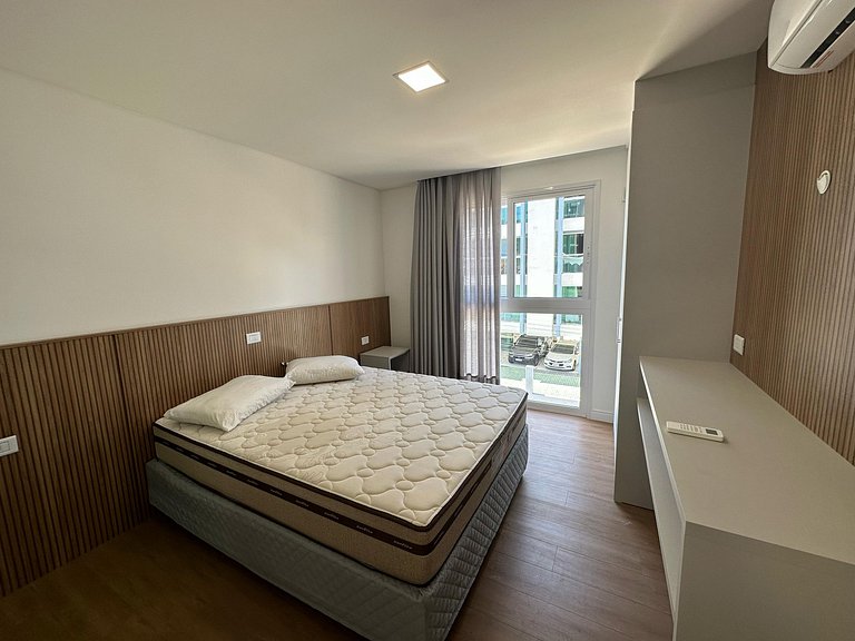 Apartamento 2 suites a poucos passos da avenida principal.