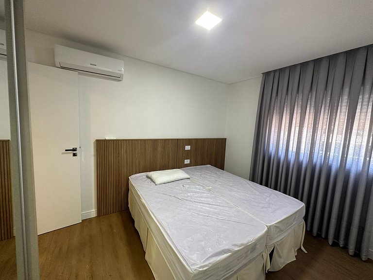 Apartamento 2 suites a poucos passos da avenida principal.