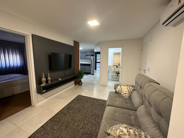 Apartamento 2 suites a poucos passos da avenida principal.