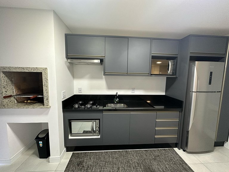 Apartamento 2 suites a poucos passos da avenida principal.