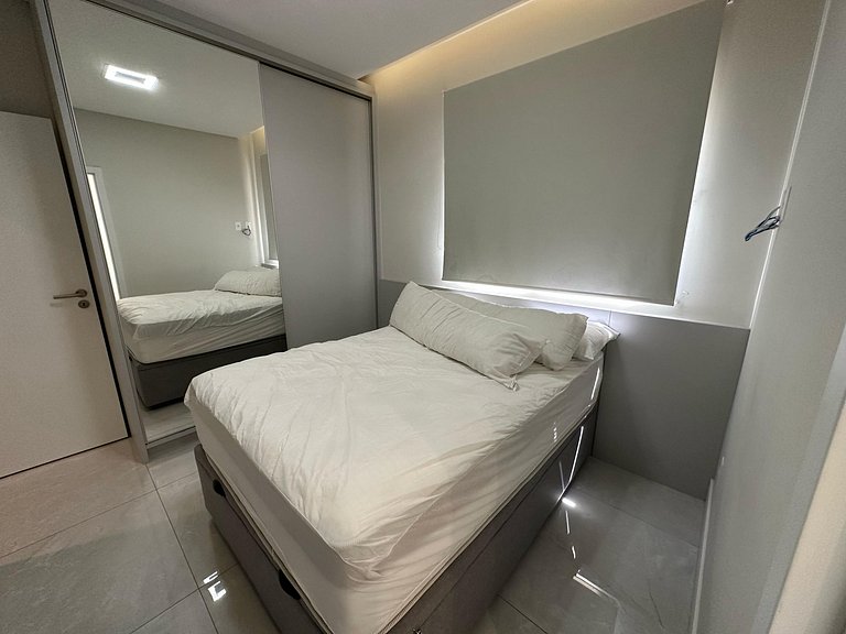 Apartamento com vista para praia a poucos metros da avenida