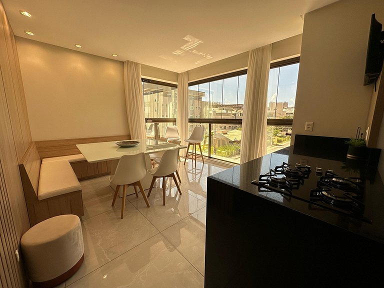 Apartamento com vista para praia a poucos metros da avenida