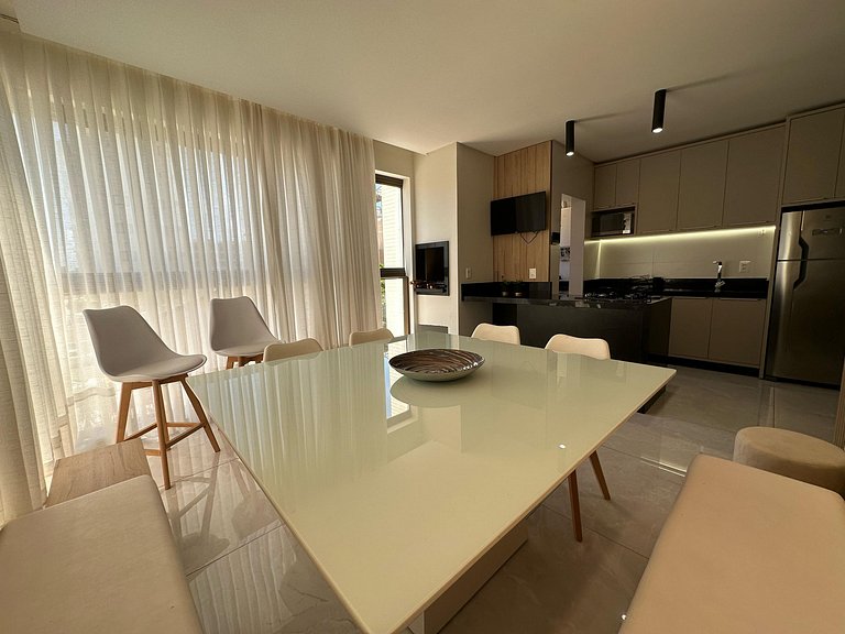 Apartamento com vista para praia a poucos metros da avenida