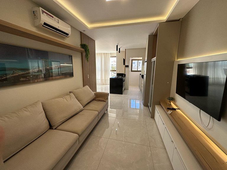 Apartamento com vista para praia a poucos metros da avenida