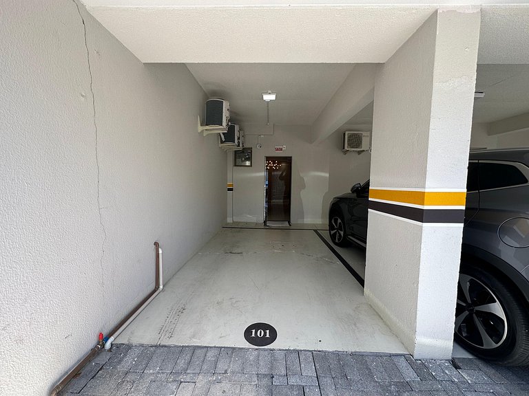 Apartamento com vista para praia a poucos metros da avenida